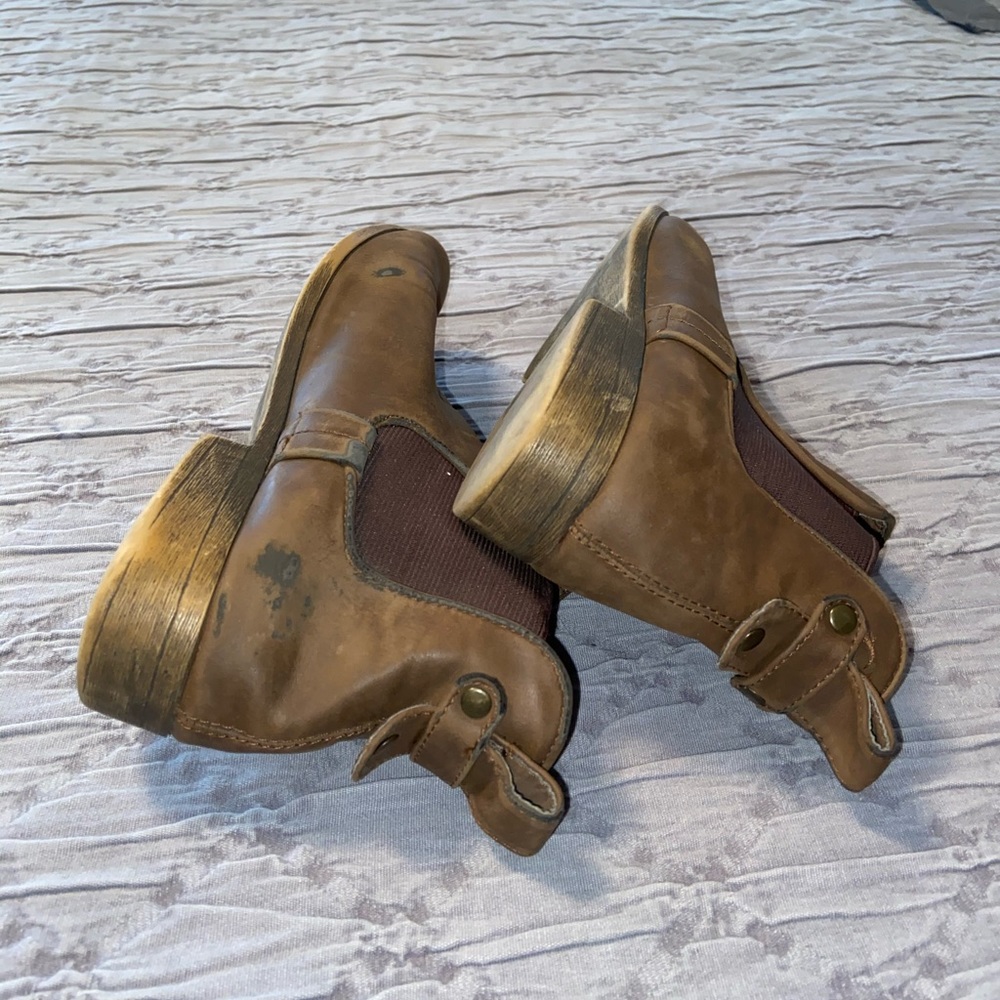 Distressed ankle booties - Picture 3 of 6